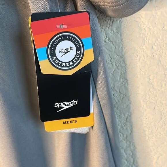 Speedo Men Swim Shirt rash guard UPF Short Sleeve Regular Fit gray new - Picture 9 of 9